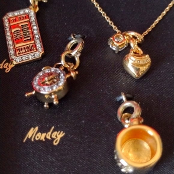 Juicy Couture 9 Crystal Stud Charm Necklace Exclusive to Storm Treasure … - Picture 6 of 17